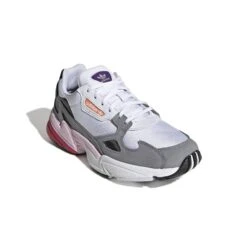 Damestrainers Adidas Originals Falcon -Buffalo Winkel adidas cg6214 6 footwear photography front lateral top view white