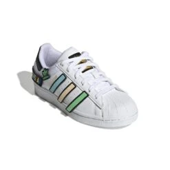 Kindertrainers Adidas Originals Superstar -Buffalo Winkel adidas q47342 6 footwear photography front lateral top view white